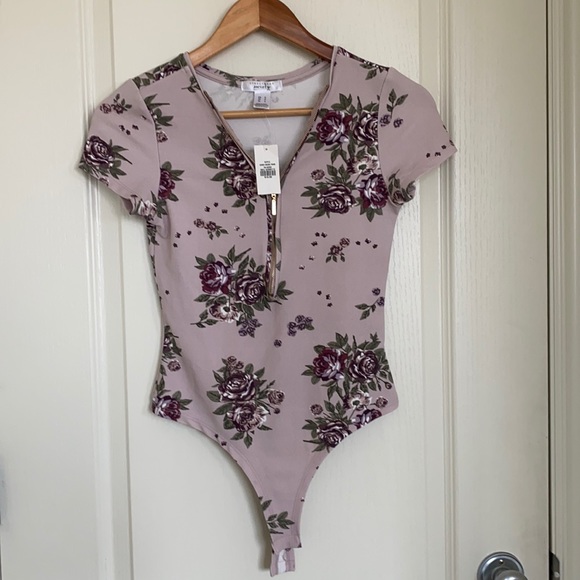 Floral bodysuit with gold zipper accent - Picture 1 of 3